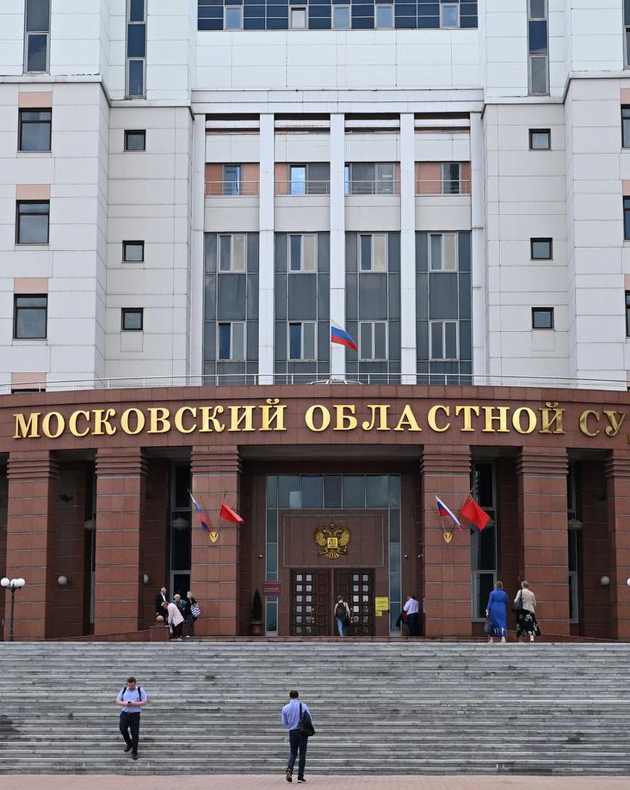 В Подмосковье допросили свидетелей по делу люберецкой банды Леснякова. Московский областной суд заслушал показания очевидцев по делу о жестоком тройном убийстве двадцатитрёхлетней давности. Перед судом предстали пятеро участников организованной преступной группировки, чей предполагаемый лидер уже отбывает пожизненное заключение за другие тяжкие преступления