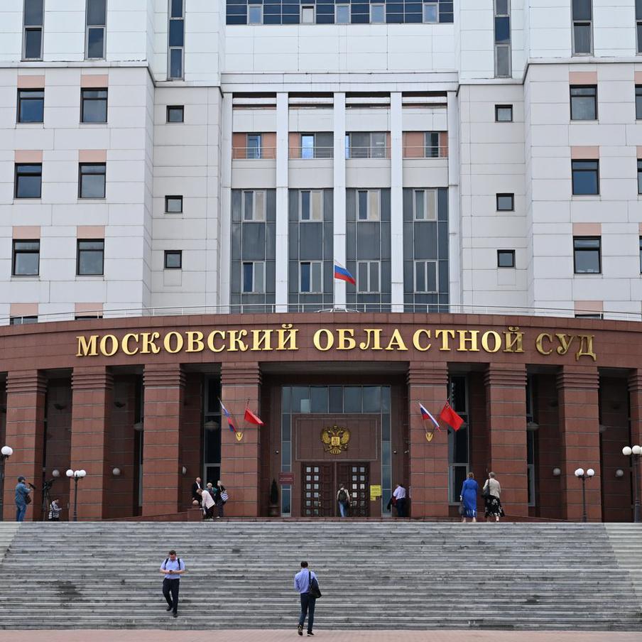 В Подмосковье допросили свидетелей по делу люберецкой банды Леснякова. Московский областной суд заслушал показания очевидцев по делу о жестоком тройном убийстве двадцатитрёхлетней давности. Перед судом предстали пятеро участников организованной преступной группировки, чей предполагаемый лидер уже отбывает пожизненное заключение за другие тяжкие преступления