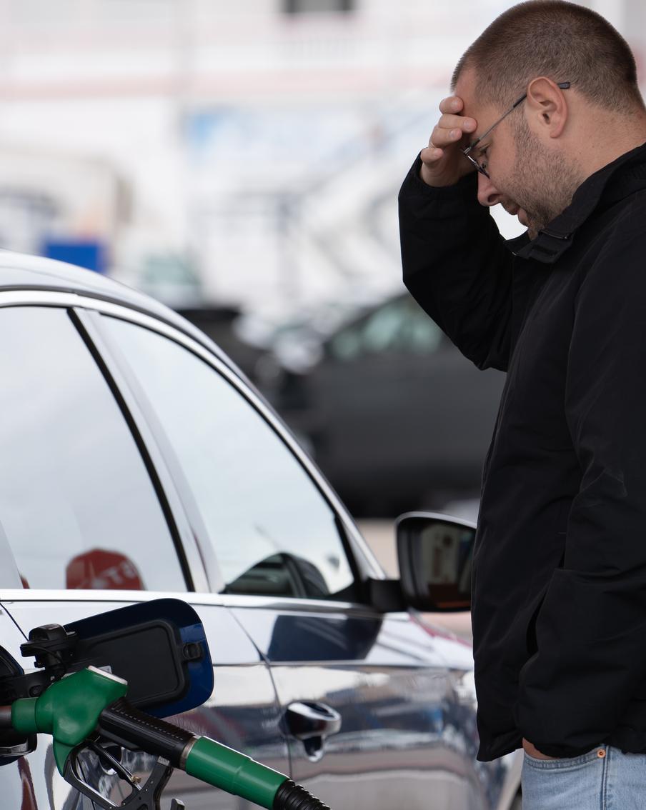 "Яндекс" открыл интерактивную карту с очередями на АЗС для всех автомобилистов. Отечественный ИТ-гигант сделал общедоступным цифровой сервис, позволяющий в реальном времени отслеживать загруженность заправочных станций и фактическое наличие бензина. Ранее этой эксклюзивной функцией могли пользоваться исключительно водители такси