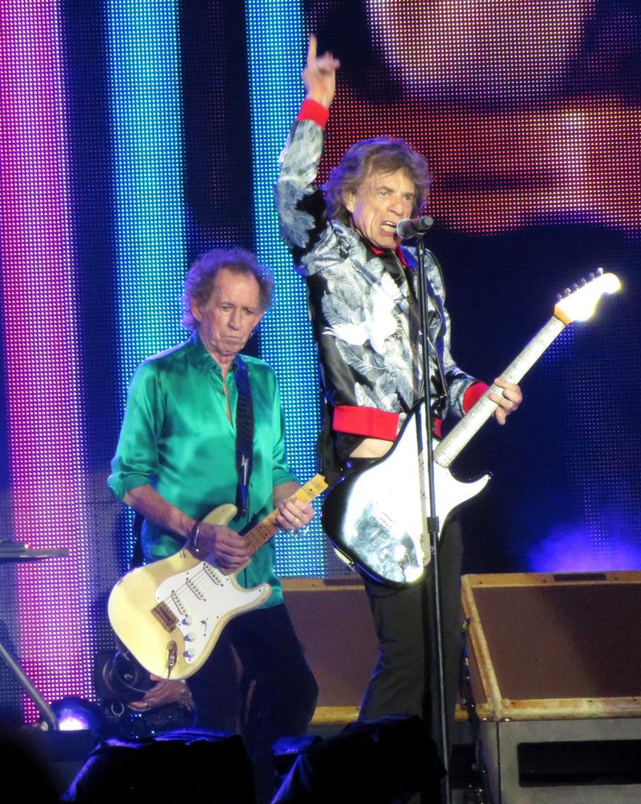 The Rolling Stones выпустили 25-й студийный альбом Foreign Tongues. Британские рок-легенды представили свежую пластинку, записанную совместно с другими культовыми исполнителями. Музыкальные критики уже успели оценить новое часовое полотно, отметив фирменное блюзовое настроение и неиссякаемый задор ветеранов сцены
