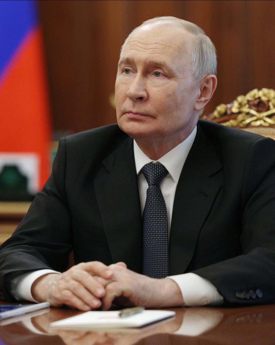 Рейтинг доверия россиян Путину составил свыше 72%: результаты опроса ВЦИОМ. Уровень одобрения деятельности главы государства на посту президента составил 66%. Деятельность правительства РФ поддерживают 44,9% респондентов