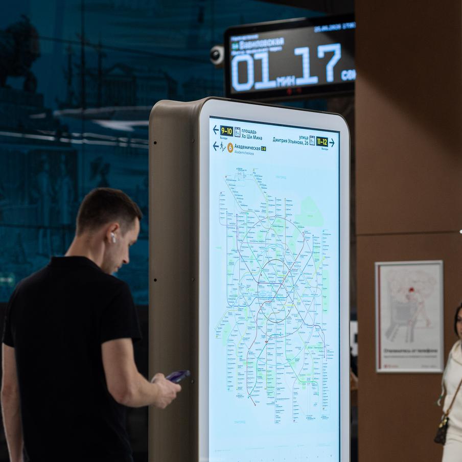 В этом году в Московском транспорте появится более 500 цифровых указателей. В этом году цифровая навигация будет представлена на трёх линиях метрополитена