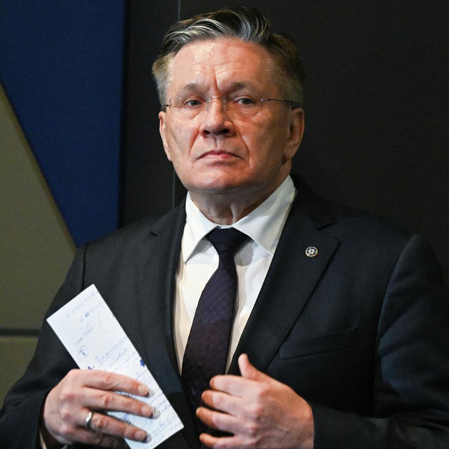 Гендиректор Росатома Лихачёв рассказал о ситуации с топливом на ЗАЭС. Руководитель госкорпорации заявил о том, что сейчас на атомной станции существует серьёзный дефицит дизельного топлива