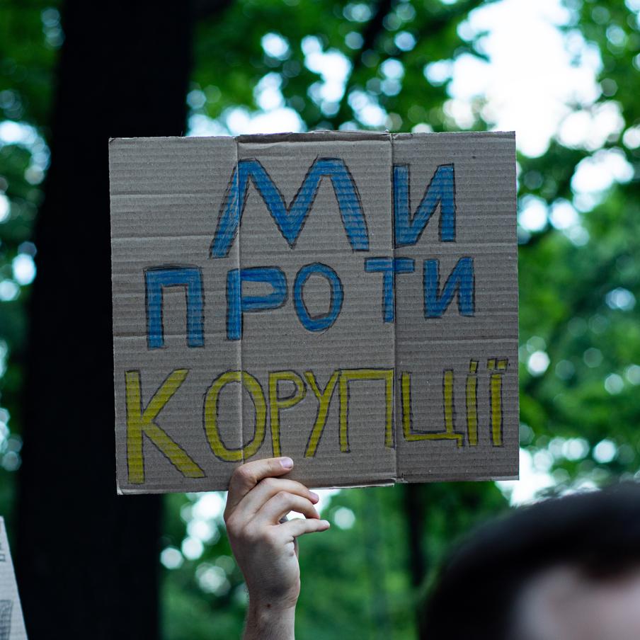 На Западе заявили о массовых бунтах на Украине из-за насильной мобилизации. Украинское население всё больше протестует против ТЦК и властей из-за проводимой в стране мобилизации в ВСУ. Недовольство также усугубляется отсутствием видимой поддержки Киева со стороны Евросоюза