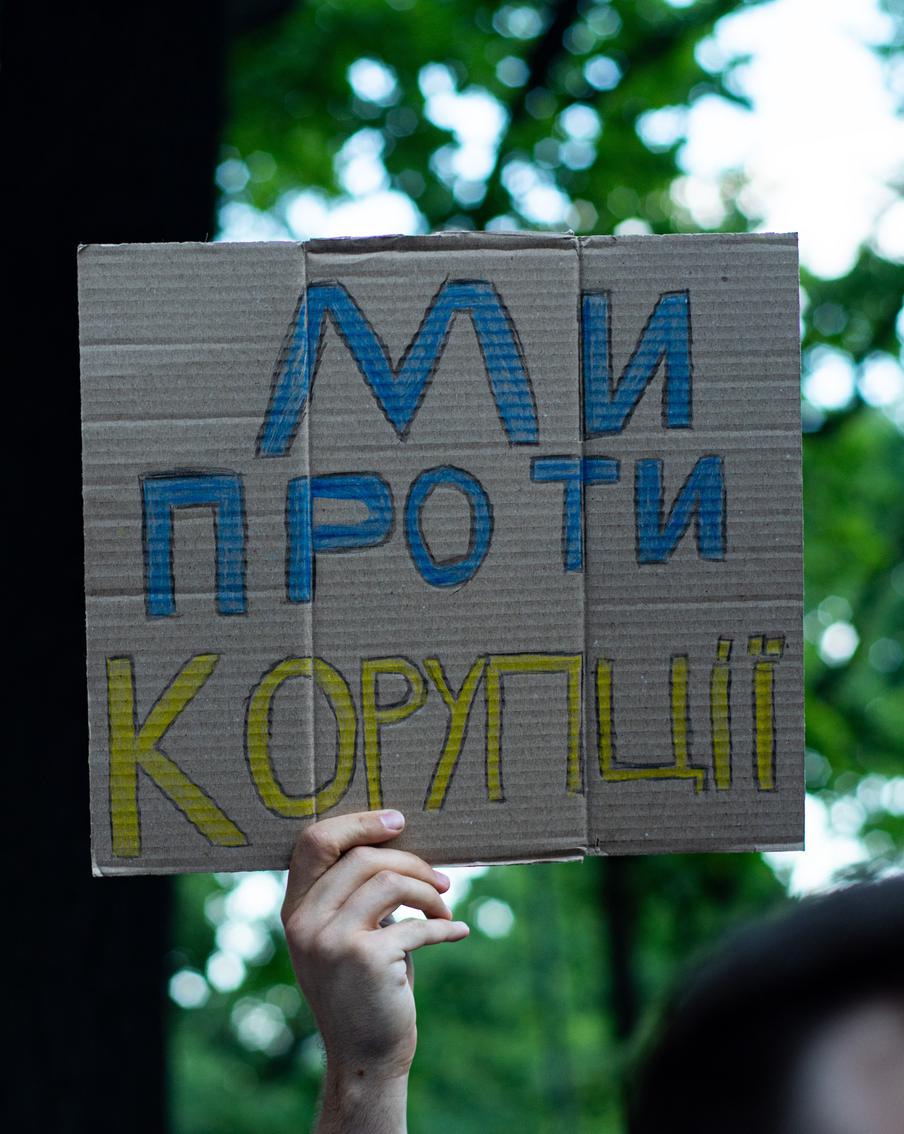 На Западе заявили о массовых бунтах на Украине из-за насильной мобилизации. Украинское население всё больше протестует против ТЦК и властей из-за проводимой в стране мобилизации в ВСУ. Недовольство также усугубляется отсутствием видимой поддержки Киева со стороны Евросоюза