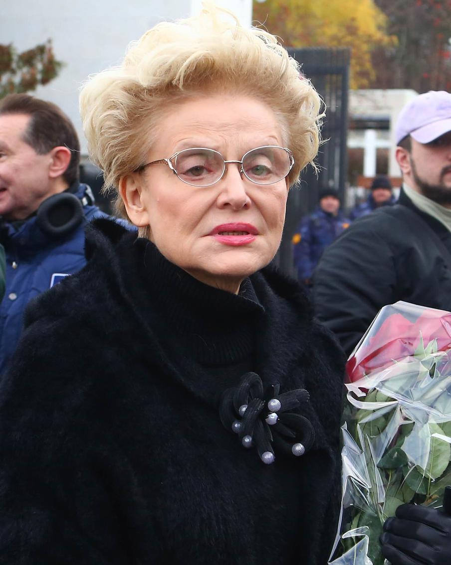 Горе Елены Малышевой: завещание врача огласили сразу после похорон