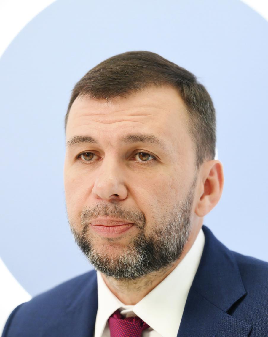 Глава ДНР рассказал об актуальном состоянии освобождённой Константиновки. В данный момент многие здания в подконтрольной российским военным Константиновке разрушены из-за длительных боевых действий в населённом пункте. Однако точные данные появятся после его полного разминирования