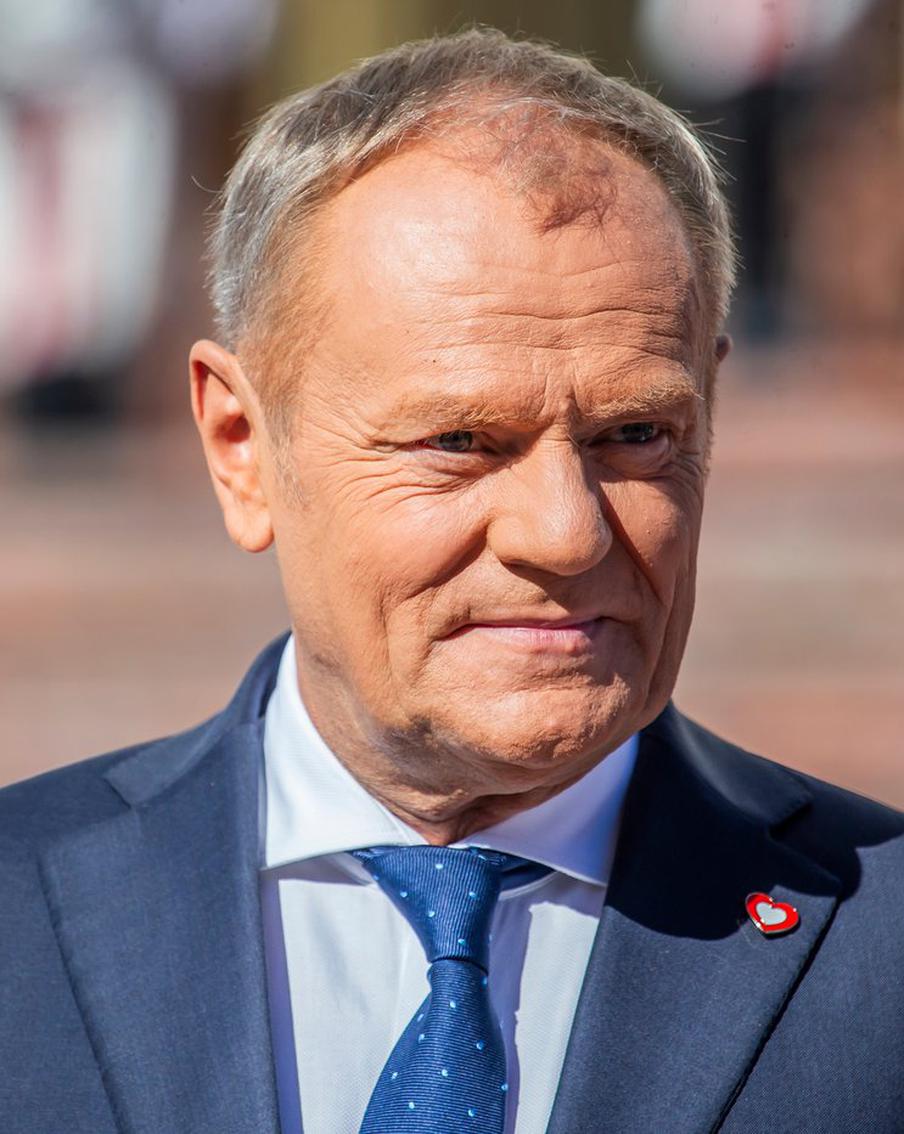 Туск: первые учения "коалиции желающих" по Украине пройдут в Польше осенью. Премьер-министр Польши Дональд Туск сообщил, что осенью в Польше пройдут первые совместные учения с участием французских и британских войск в рамках "коалиции желающих". Основная цель этой инициативы — обеспечить безопасность Украины после возможного мирного соглашения путём развёртывания многонационального контингента миротворцев