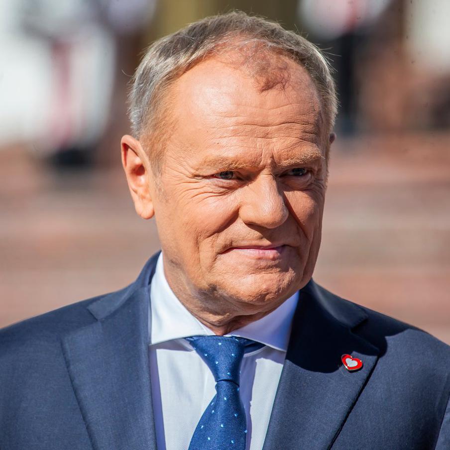Туск: первые учения "коалиции желающих" по Украине пройдут в Польше осенью. Премьер-министр Польши Дональд Туск сообщил, что осенью в Польше пройдут первые совместные учения с участием французских и британских войск в рамках "коалиции желающих". Основная цель этой инициативы — обеспечить безопасность Украины после возможного мирного соглашения путём развёртывания многонационального контингента миротворцев