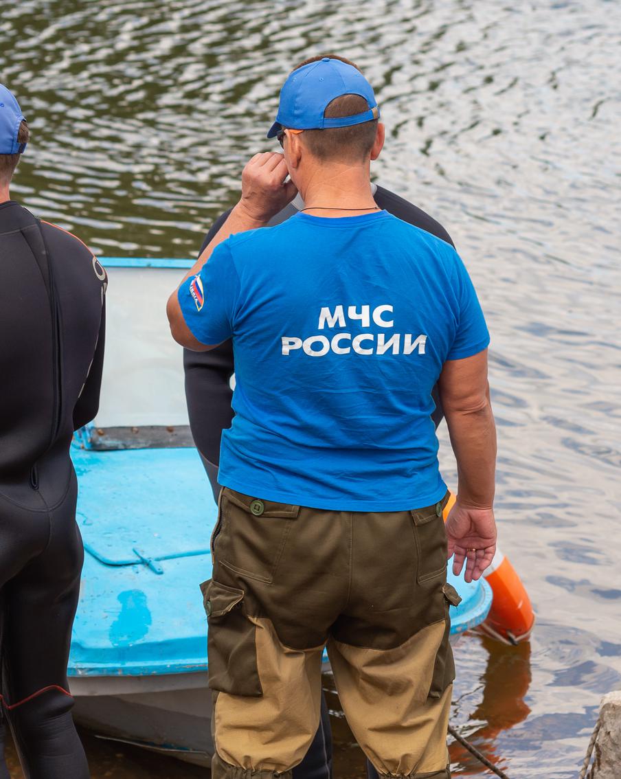 На Сахалине нашли живым пенсионера после девяти дней блужданий в тайге. На Сахалине спасатели обнаружили 79-летнего мужчину, который заблудился в лесу 6 июля и девять дней пытался выбраться, прорубая себе путь через чащу. Нашли пенсионера неравнодушные соседи, присоединившиеся к поискам. Его экстренно эвакуировали и передали медикам