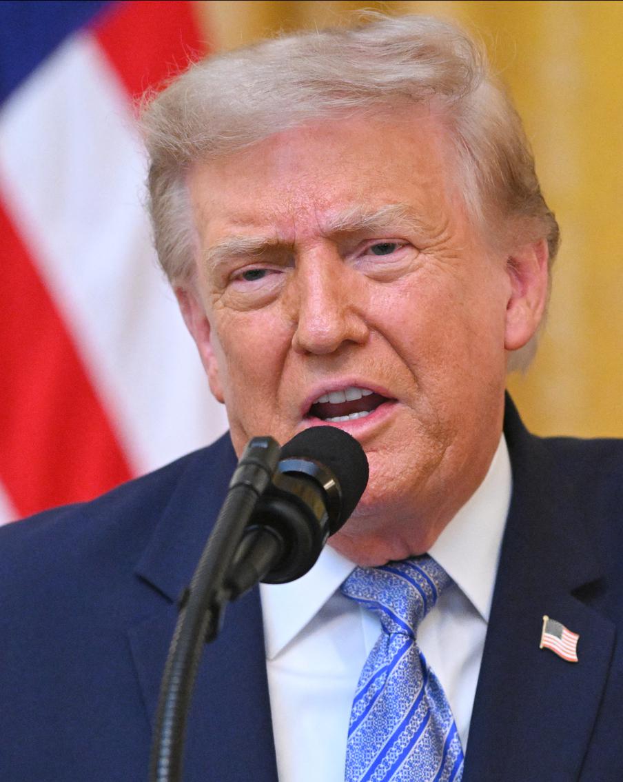 Трамп заявил о "шокирующей уязвимости" избирательной системы США и обвинил Китай. По словам американского лидера, Пекин не раз пытался вмешиваться в выборы на территории Соединённых Штатов. Власти Китая выступили с ответным заявлением