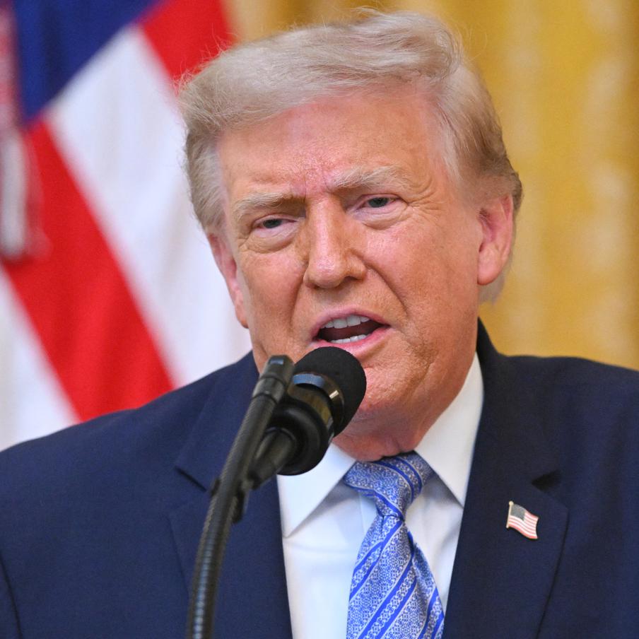 Трамп заявил о "шокирующей уязвимости" избирательной системы США и обвинил Китай. По словам американского лидера, Пекин не раз пытался вмешиваться в выборы на территории Соединённых Штатов. Власти Китая выступили с ответным заявлением