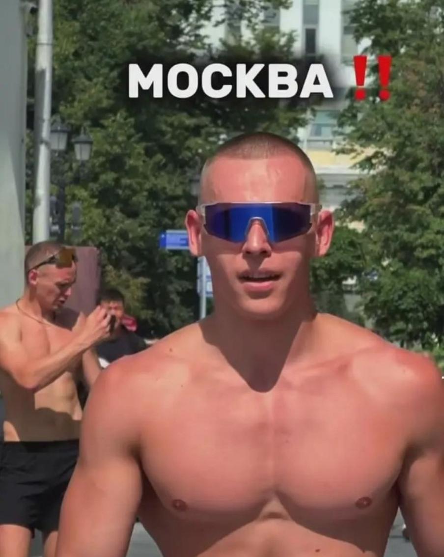 Смотрятся мужчины внушительно.