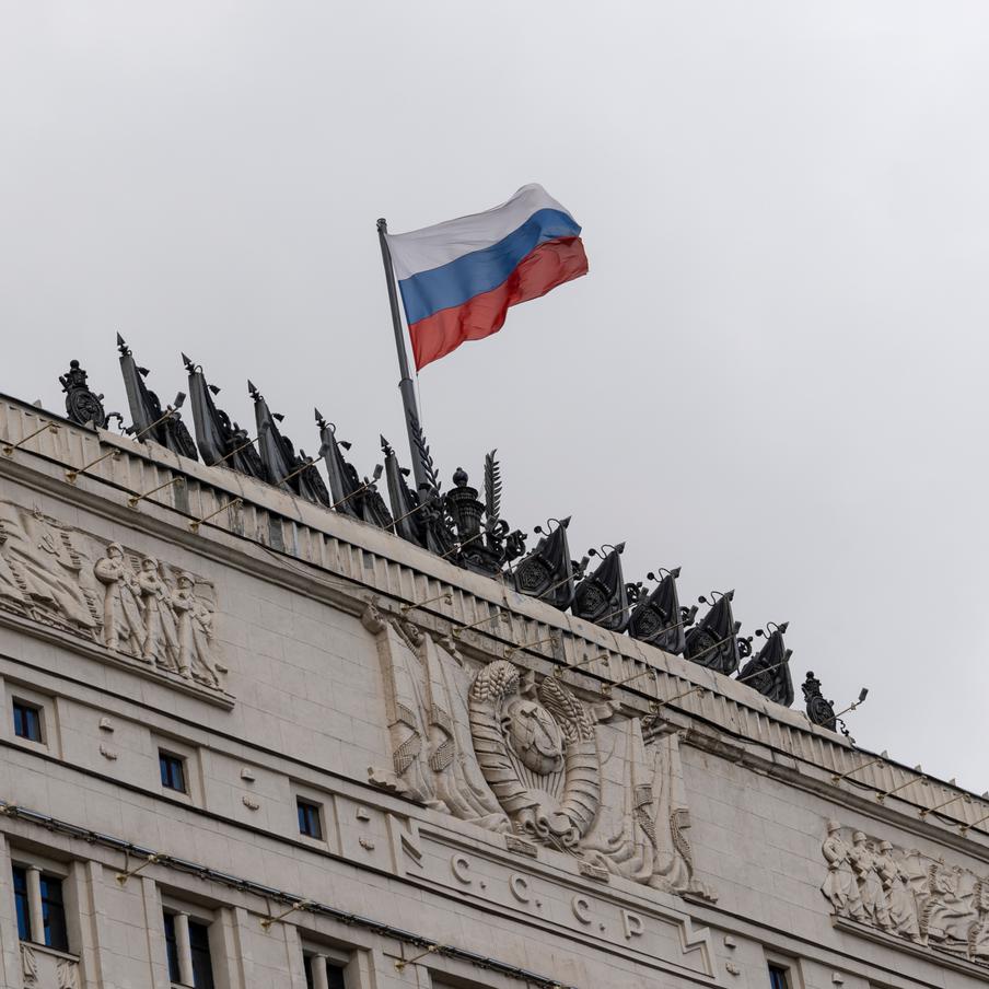 Российская армия анонсировала продолжение ударов по Киеву в ближайшее время. Минобороны РФ заявило, что планирует новые удары по находящимся в Киеве объектам. Какие именно предприятия станут целями атаки, пока неизвестно