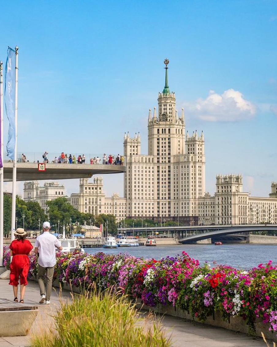 Флаг округа может рассказать, что растёт на московских клумбах