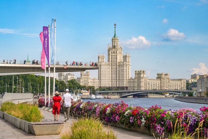 Флаг округа может рассказать, что растёт на московских клумбах