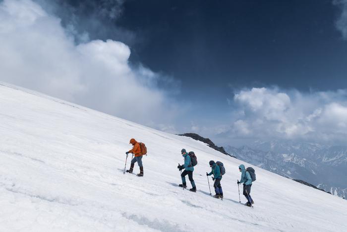 Отец и сын сорвались с Эльбруса: как семейная трагедия потрясла Россию