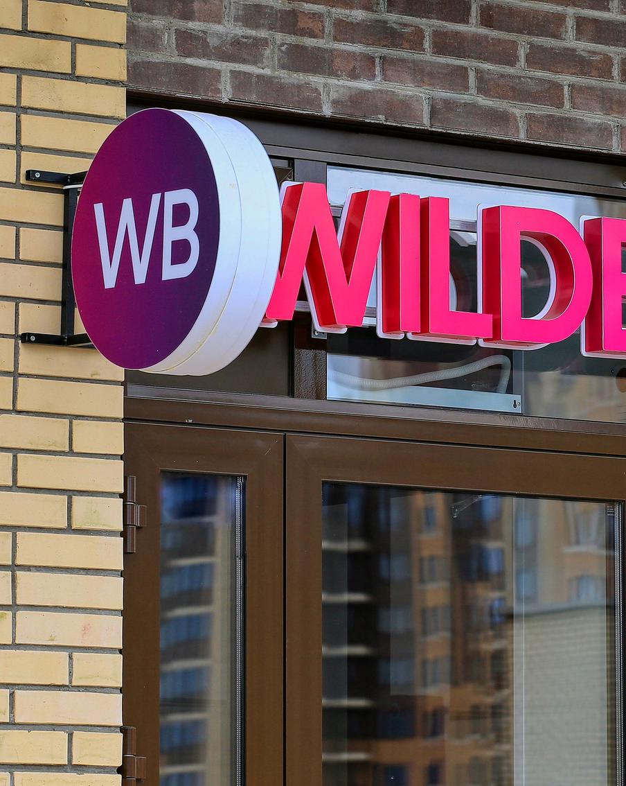 Татьяна Ким сообщила об атаке на склады Wildberries в Краснодаре и Невинномысске. В результате атаки беспилотников на логистические центры компании Wildberries в Краснодаре и Невинномысске пострадали восемь человек. В одном из центров, в Невинномысске, возник пожар на складе. Ранее подобные атаки на объекты компании были зафиксированы в Электростали и Котовске