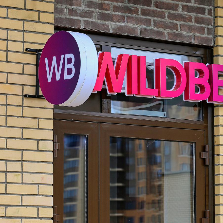 Татьяна Ким сообщила об атаке на склады Wildberries в Краснодаре и Невинномысске. В результате атаки беспилотников на логистические центры компании Wildberries в Краснодаре и Невинномысске пострадали восемь человек. В одном из центров, в Невинномысске, возник пожар на складе. Ранее подобные атаки на объекты компании были зафиксированы в Электростали и Котовске
