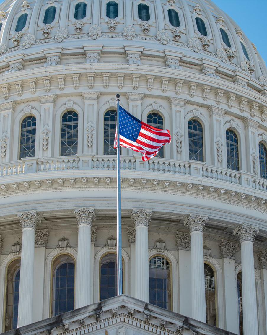В Конгрессе США возникли новые препятствия для санкционного законопроекта. Рассмотрение инициативы о дополнительных ограничениях против России может вновь отложиться. Причиной стали разногласия между законодателями и споры вокруг содержания документа
