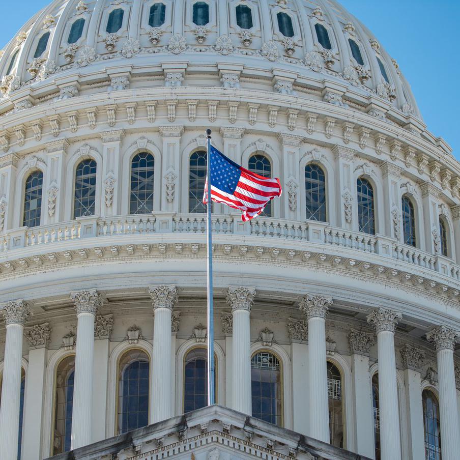 В Конгрессе США возникли новые препятствия для санкционного законопроекта. Рассмотрение инициативы о дополнительных ограничениях против России может вновь отложиться. Причиной стали разногласия между законодателями и споры вокруг содержания документа