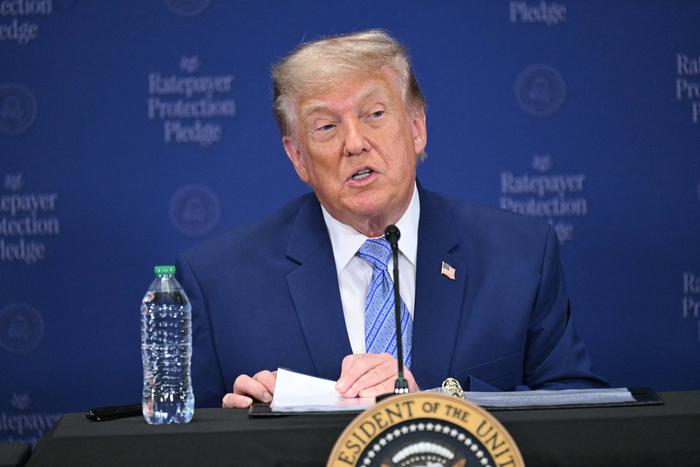 Удар по 60 странам: Дональд Трамп утвердил новые тарифы, Россия – в списке