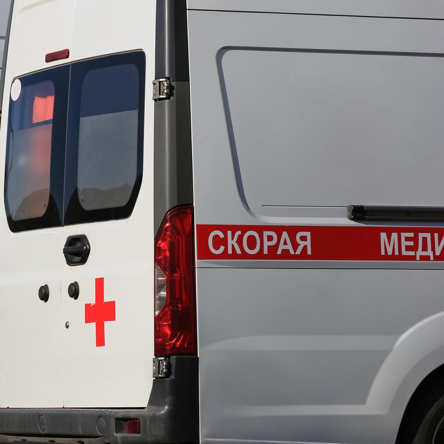 Предприятие в Кирове попало под ракетный удар, есть пострадавшие. Глава региона Александр Соколов сообщил, что утром была атакована одна из городских площадок. На месте работают экстренные службы, раненым оказывают медицинскую помощь, продолжается ликвидация последствий