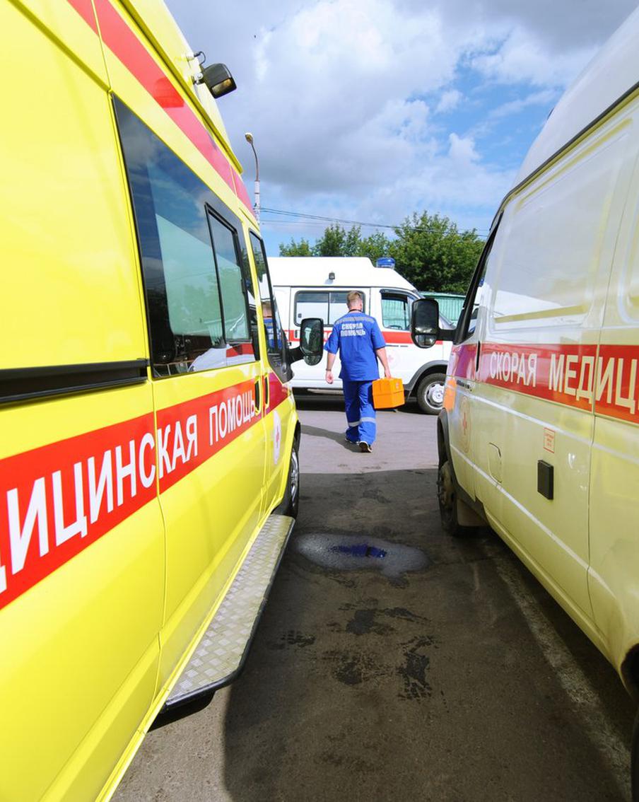 Шесть человек погибли после ракетного удара ВСУ по предприятию в Кирове. Число жертв атаки по одному из объектов в Кирове выросло до шести. По данным главы региона, десятки человек получили травмы, на месте завершено тушение пожара, продолжаются восстановительные и проверочные работы