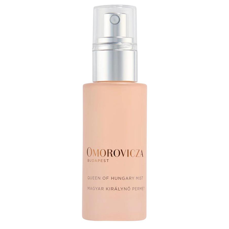 Освежающий увлажняющий спрей для лица Omorovicza (2669 ₽).