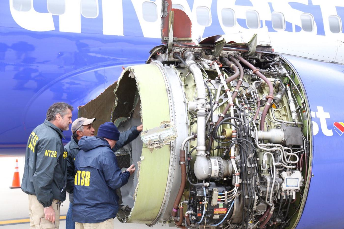 Разовравшийся в полёте двигатель лайнера Southwest Airlines.