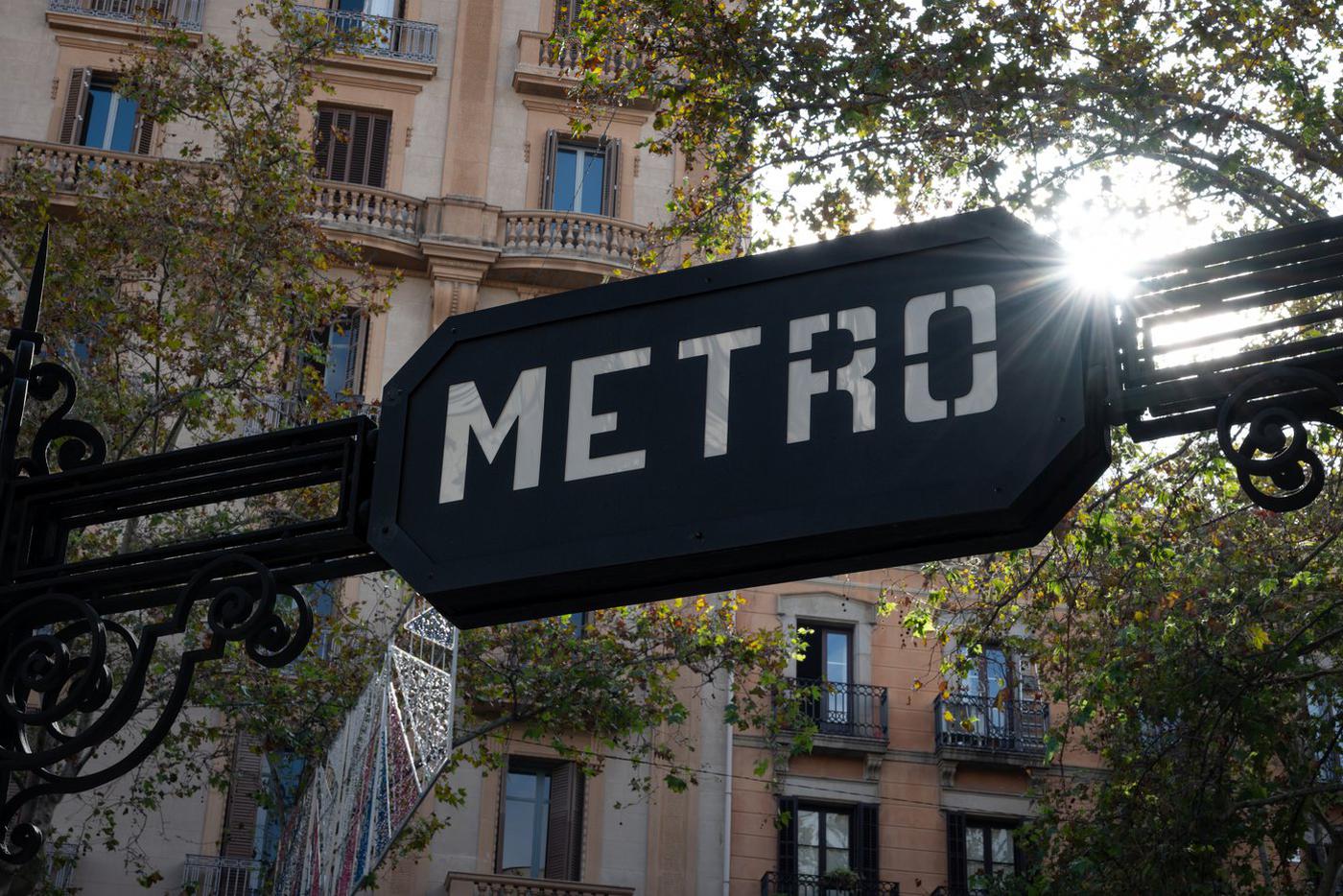 Почти 140 человек пострадали при пожаре в метро Барселоны