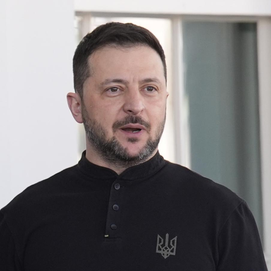 Зеленский после ночных ударов вновь обратился к Западу за помощью с ПВО. После масштабной атаки армии России по военной инфраструктуре Украины Владимир Зеленский призвал союзников ускорить поставки систем противовоздушной обороны, заявив, что партнёры знают, какая помощь необходима