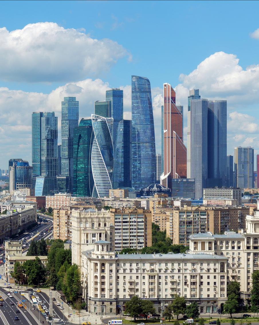 В Москве ввели оранжевый уровень погодной опасности из-за 30-градусной жары. При этом для областей Подмосковья предупреждение не объявлялось. Пиковые значения термометров составят +30 °C в субботу и +31 °C в воскресенье