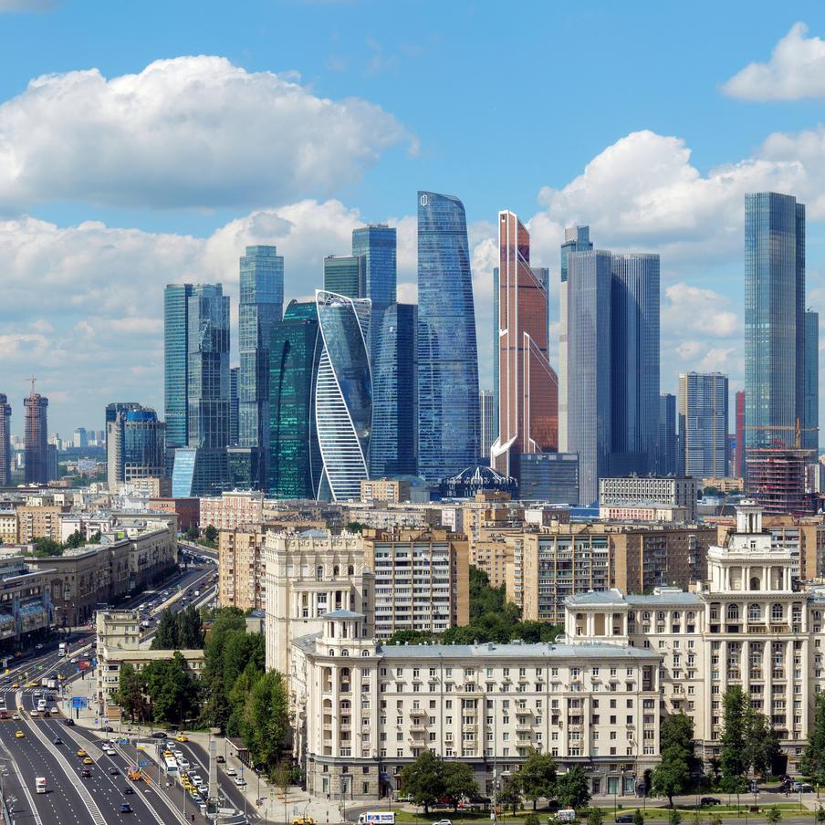 В Москве ввели оранжевый уровень погодной опасности из-за 30-градусной жары. При этом для областей Подмосковья предупреждение не объявлялось. Пиковые значения термометров составят +30 °C в субботу и +31 °C в воскресенье