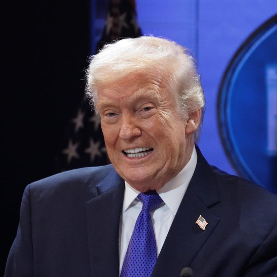 Дональд Трамп вновь выразил желание стать следующим президентом США. Действующий глава государства подчеркнул, что хотел бы занимать этот пост ещё один срок из-за успехов, которые припишут его преемнику. Ведь старт им даст именно Дональд Трамп
