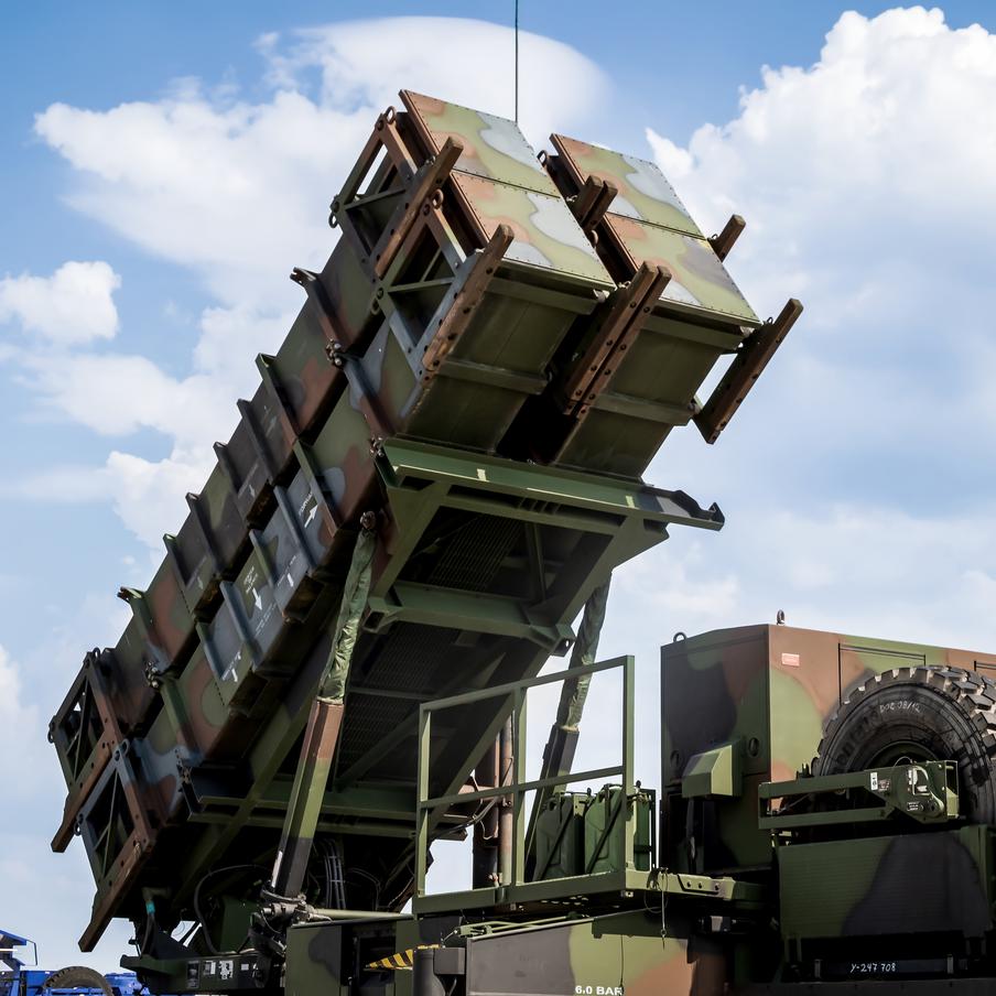 На Украине сообщили об исчерпании ракет-перехватчиков для систем Patriot. Украинский президент Владимир Зеленский заявил об истощении запасов ракет для американских комплексов Patriot. Ранее лицензию на производство снарядов для них Киеву обещали дать США