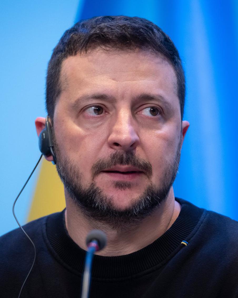 Зеленский озвучил сомнительные данные о потерях ВСУ в ходе конфликта с Россией. Украинский президент поделился с журналистами имеющейся у него информацией о потерях ВСУ в ходе боевых действий. По его словам, за четыре года конфликта погибло более 50 тысяч военных
