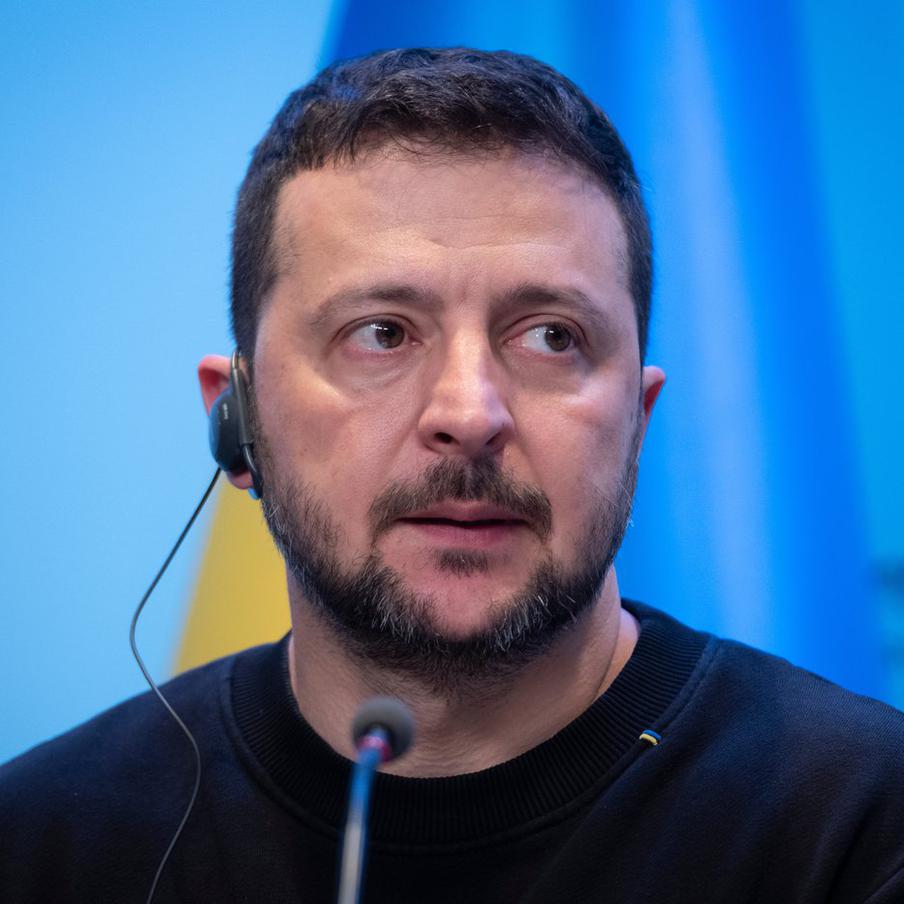Зеленский озвучил сомнительные данные о потерях ВСУ в ходе конфликта с Россией. Украинский президент поделился с журналистами имеющейся у него информацией о потерях ВСУ в ходе боевых действий. По его словам, за четыре года конфликта погибло более 50 тысяч военных