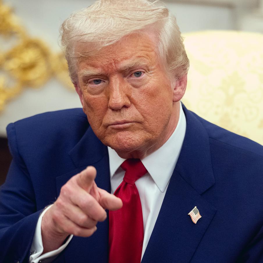 Трамп рассказал об отмене ударов по Ирану ради заключения сделки со страной. Американский президент заявил, что отказался от применения ракет и дронов по территории Ирана после просьбы Тегерана возобновить обсуждение возможной американо-иранской мирной сделки