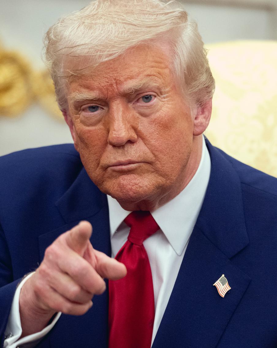 Трамп рассказал об отмене ударов по Ирану ради заключения сделки со страной. Американский президент заявил, что отказался от применения ракет и дронов по территории Ирана после просьбы Тегерана возобновить обсуждение возможной американо-иранской мирной сделки