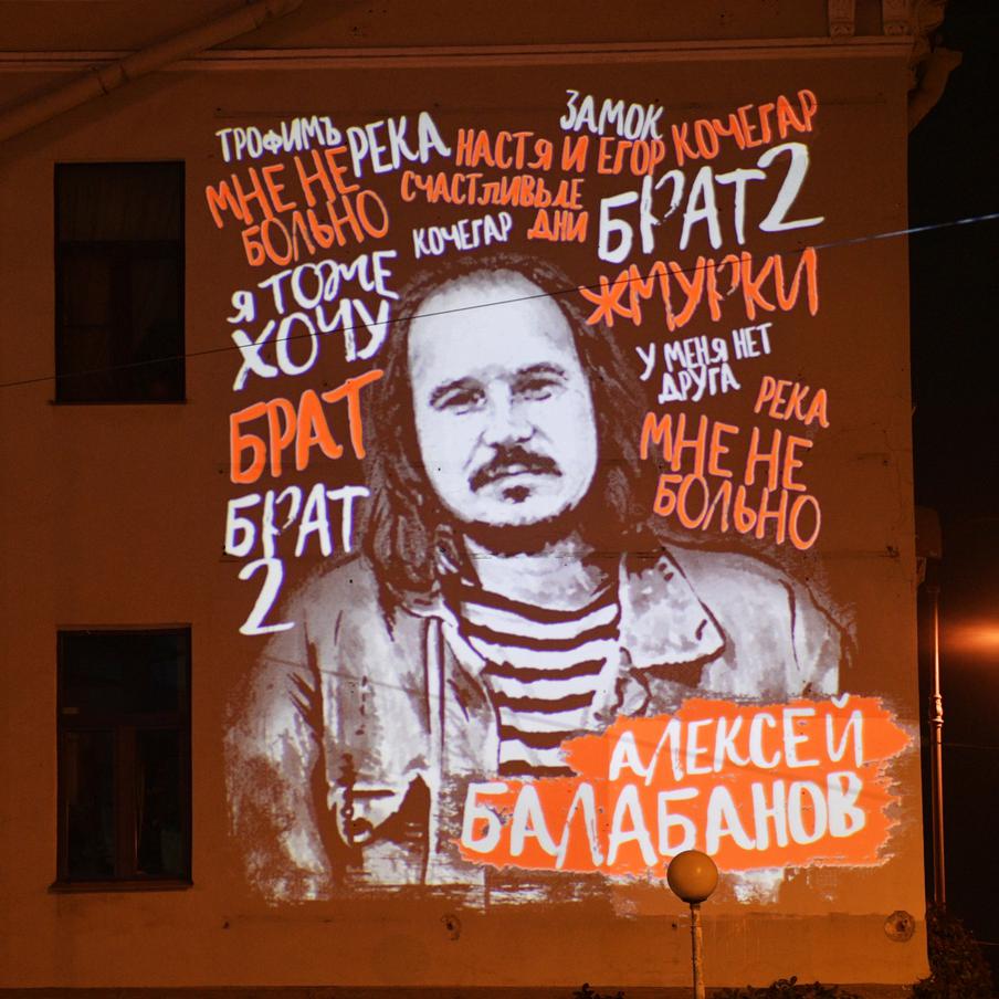 Снявшая "Жмурки" и "Брат" компания СТВ подала иски на 7,5 млн руб. с начала года. С начала 2026 года кинокомпания СТВ направила в арбитражные суды России 100 исков на общую сумму около 7,5 миллиона рублей. Главной целью этих разбирательств является защита интеллектуальных прав на такие известные проекты, как фильмы "Брат", "Брат 2", "Жмурки" и мультсериал "Царевны"