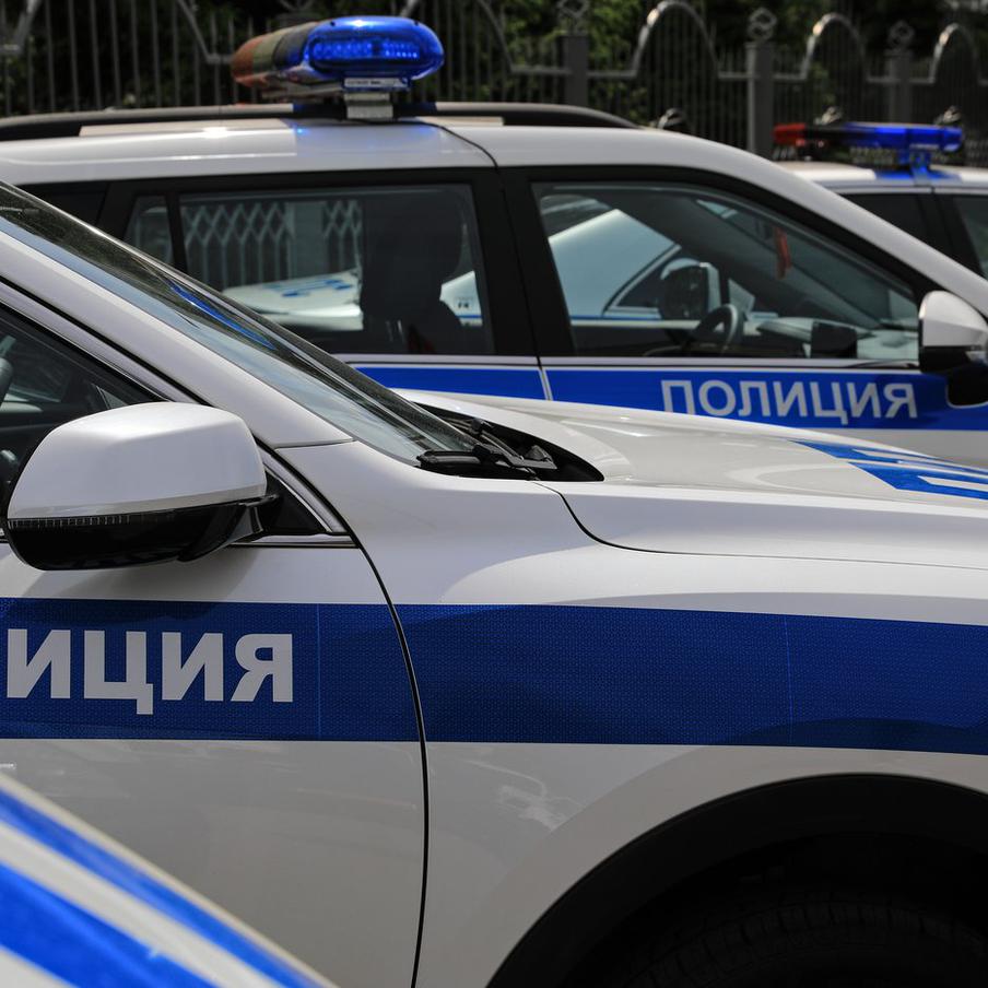 В Солнечногорске злоумышленник напал на мужчин с ножом, один погиб. В Солнечногорске неизвестный мужчина в камуфляжной одежде напал на двух прохожих с ножом. В результате один из них, 44-летний мужчина, скончался на месте, а 48-летний был госпитализирован с ранениями плеча и предплечья. СК РФ возбудил уголовное дело по факту убийства и покушения на убийство