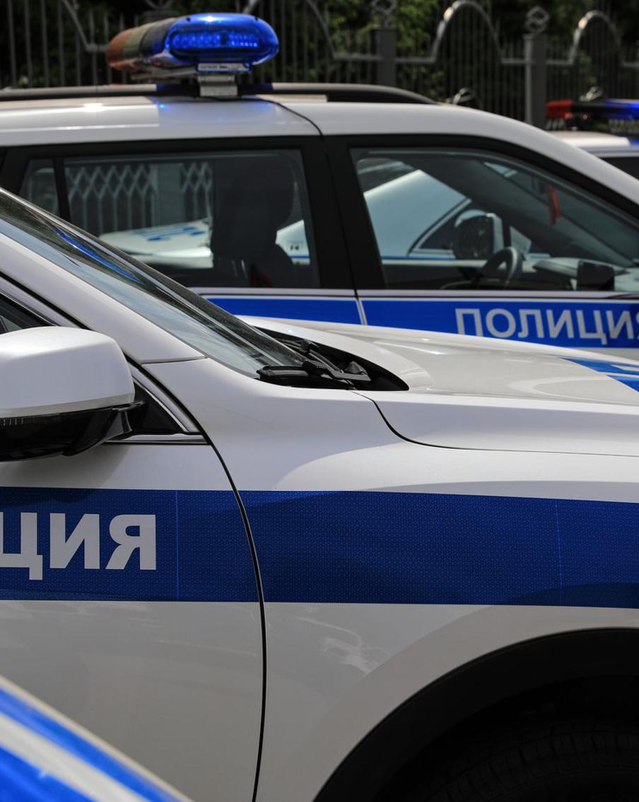 В Солнечногорске злоумышленник напал на мужчин с ножом, один погиб. В Солнечногорске неизвестный мужчина в камуфляжной одежде напал на двух прохожих с ножом. В результате один из них, 44-летний мужчина, скончался на месте, а 48-летний был госпитализирован с ранениями плеча и предплечья. СК РФ возбудил уголовное дело по факту убийства и покушения на убийство