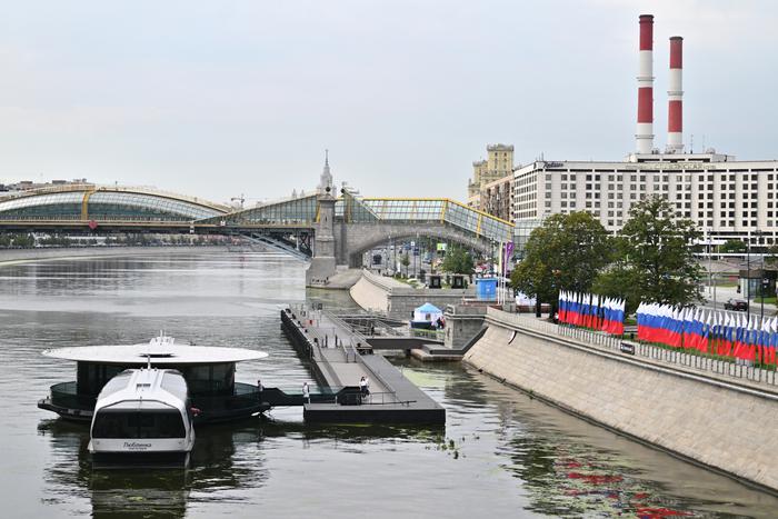 Зачем Андрей Макаревич прыгнул в Москву-реку с моста Богдана Хмельницкого