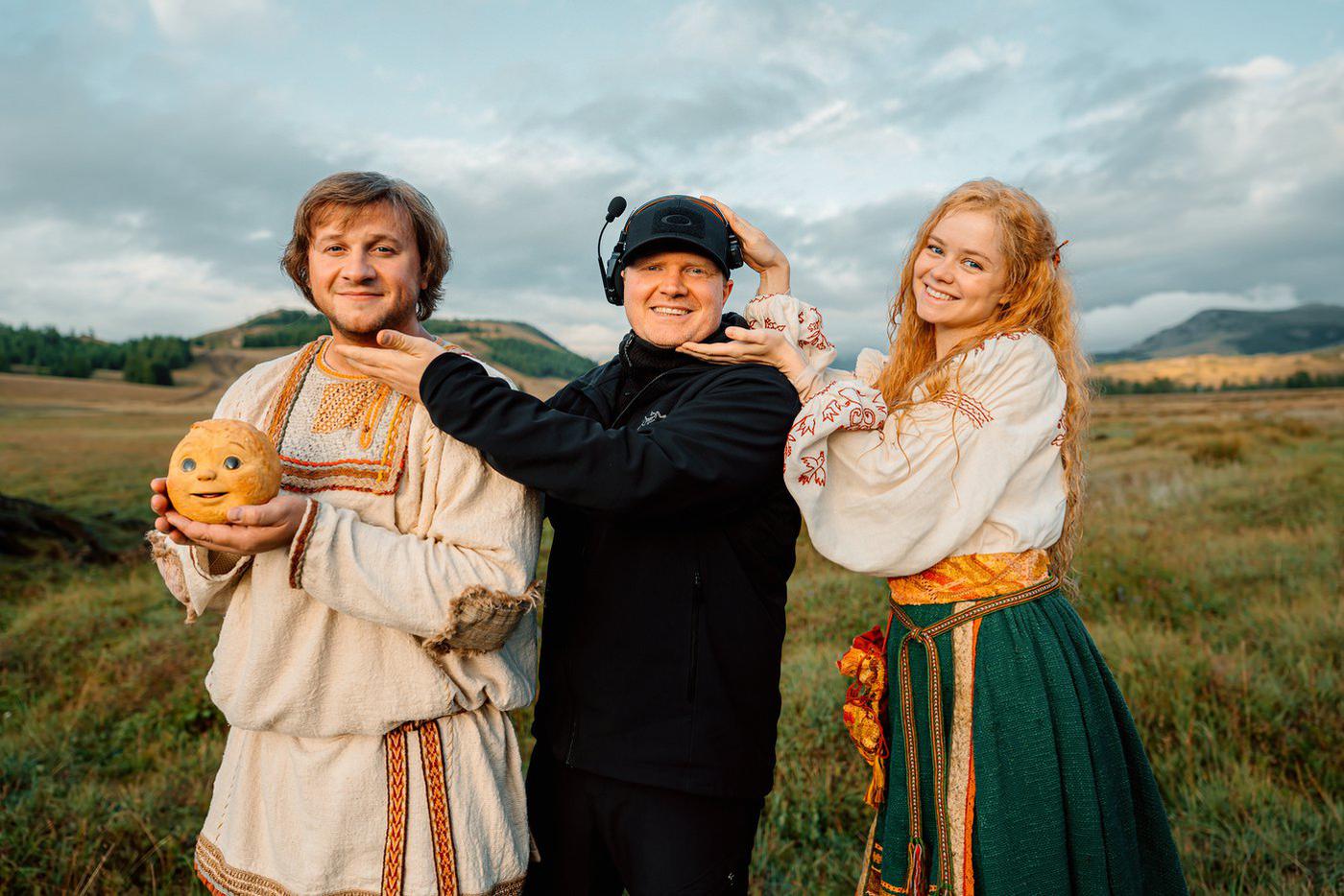 Юный Колобок, Дмитрий Журавлёв, Антон Маслов и Мила Ершова на съёмках фильма.