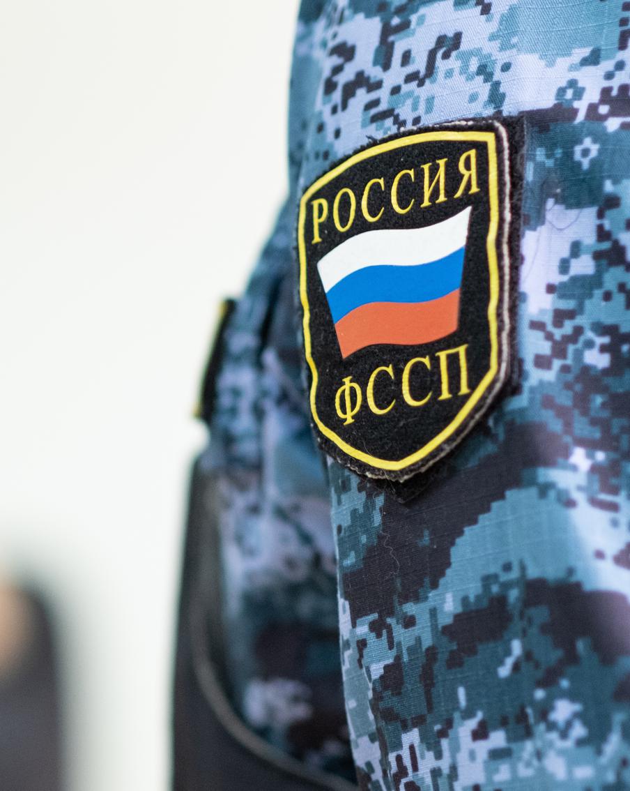 Женщина подожгла себя, чтобы не отдавать приставам квартиру по "схеме Долиной". В одном из районов на северо-востоке столицы произошло трагическое событие: женщина, которую хотели выселить по "схеме Долиной", совершила акт самосожжения в присутствии судебных приставов. Об этом стало известно из сообщения телеграм-канала "112"
