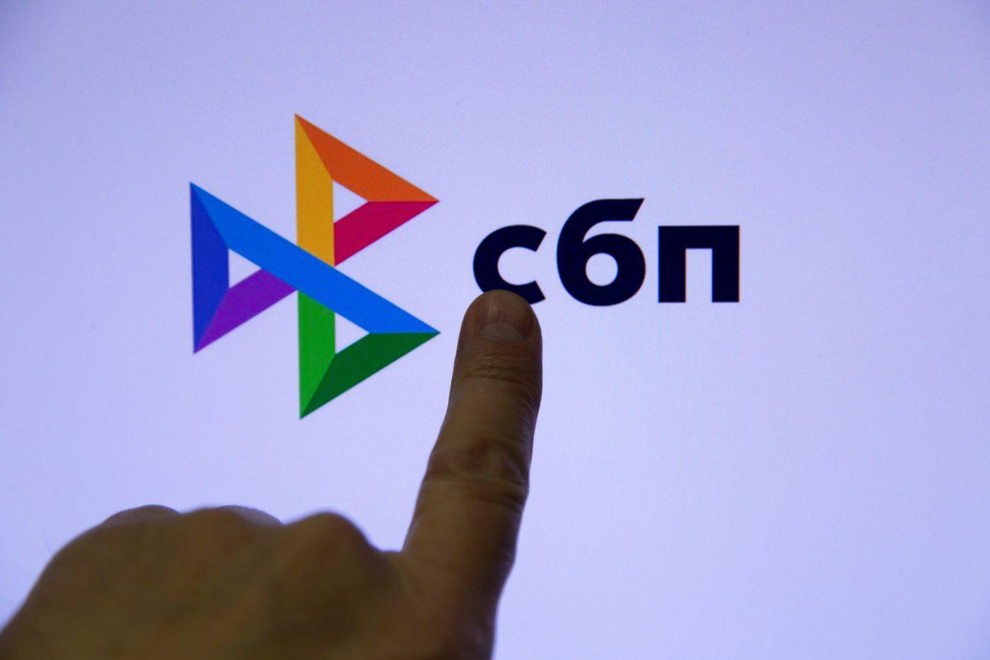 Россияне с октября смогут пополнять счета в банках через сторонние банкоматы