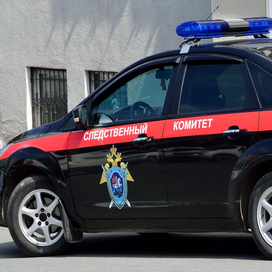 В Большом Истоке взорван Mercedes с гендиректором "Уралдронзавода" Ткачуком. Генеральный директор оборонного предприятия "Уралдронзавод" Владимир Ткачук находится в реанимации в тяжёлом состоянии после взрыва автомобиля Mercedes в посёлке Большой Исток под Екатеринбургом. По данному факту возбуждено уголовное дело по статье о покушении на убийство, совершённом общеопасным способом