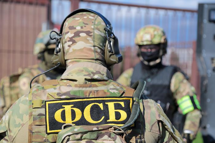 ФСБ: подростки из Находки и Владивостока собирали данные о военных для теракта