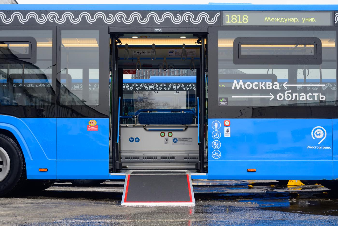 Все автобусы приспособлены для маломобильных граждан.